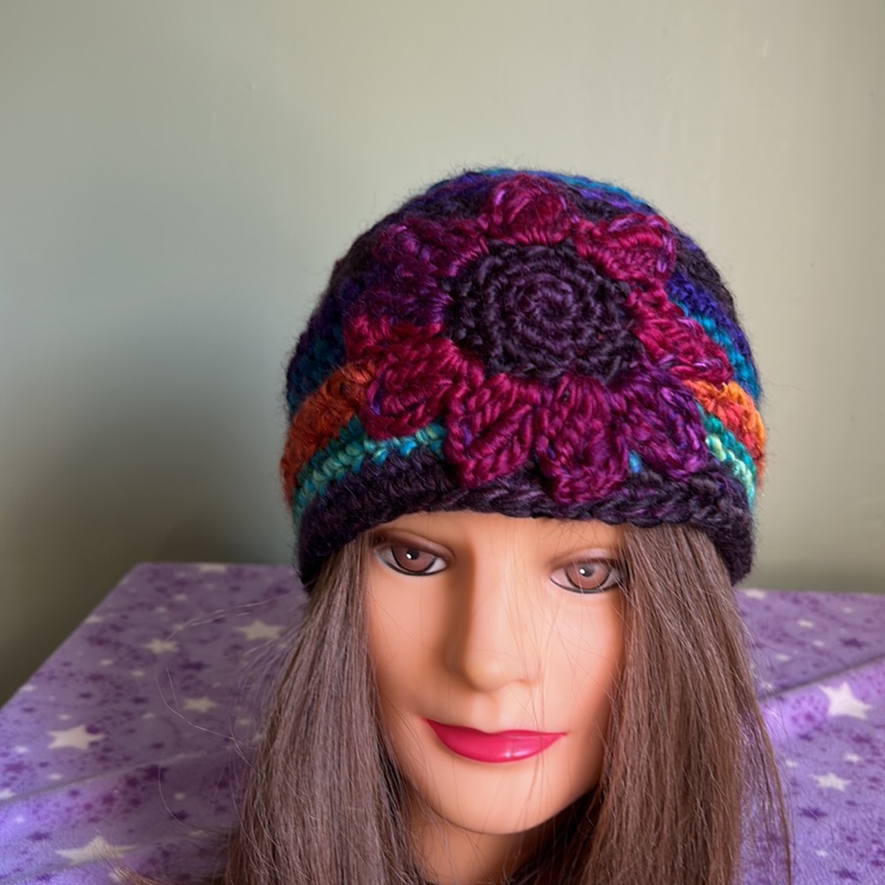 Crochet satin flower beanie medium new - Picture 7 of 7